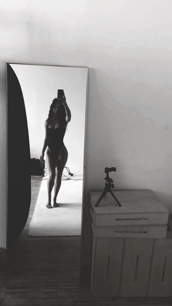 Mia wynn image