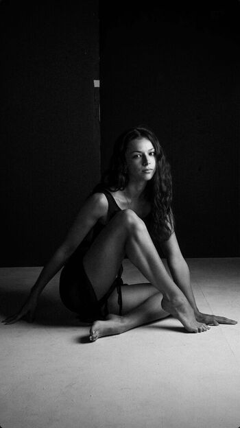 Mia wynn image