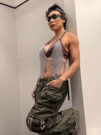 Mia yim image