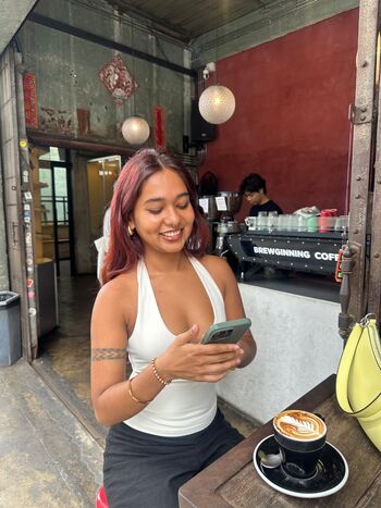 Mia z image