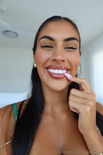 Miabaileyyy 1 page 2 image