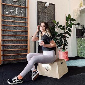 Miafitz page 3 image