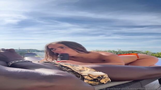 Midget valentina image