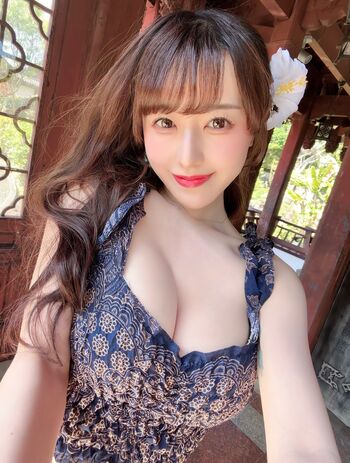 Mina pochico page 3 image