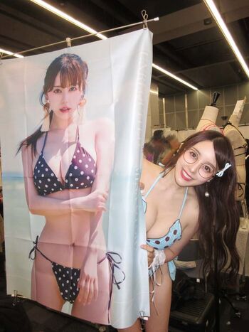 Mina pochico image