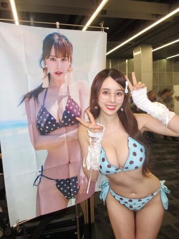 Mina pochico image