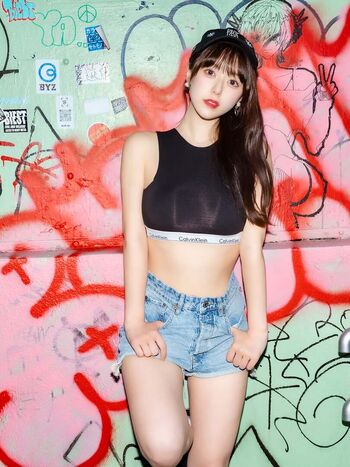 Mina pochico image