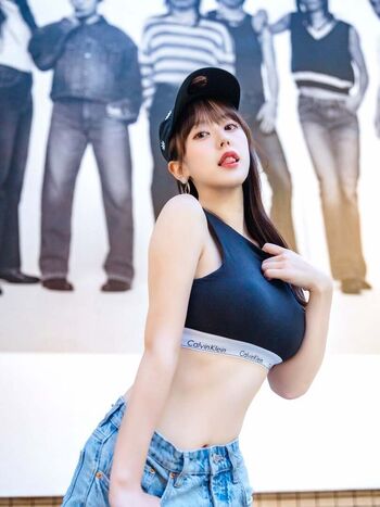 Mina pochico image