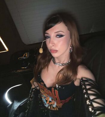 Mina solak image