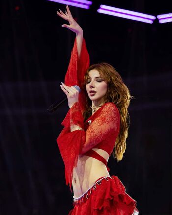 Mina solak image