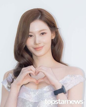 Minatozaki sana image