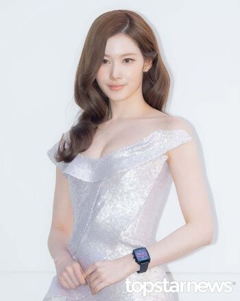Minatozaki sana image