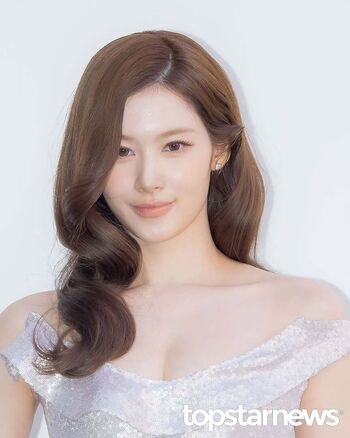Minatozaki sana image