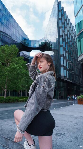 Mira 004 page 8 image