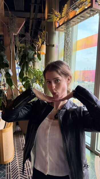 Mira 004 page 7 image