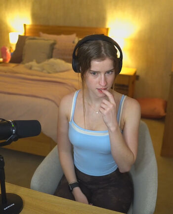 Mira 004 page 6 image