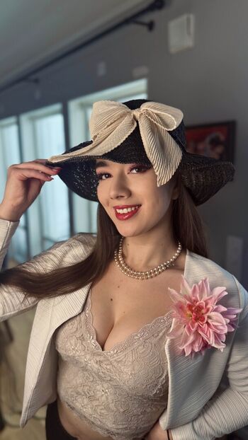 Miss mikkaa page 3 image