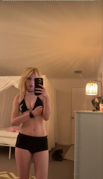 Missbunnixx image