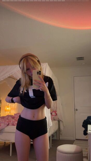 Missbunnixx image