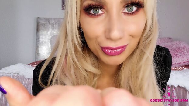 Mistress Taylor Knight