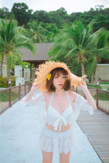 Miu cosplayer 1 page 2 image