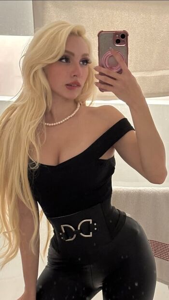 Mochidolll (Veroodle)