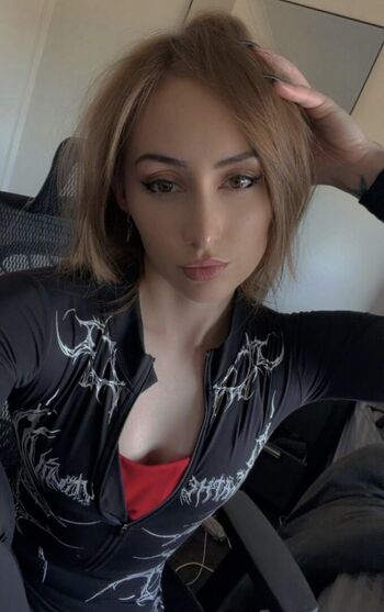 Monique van den bogart image