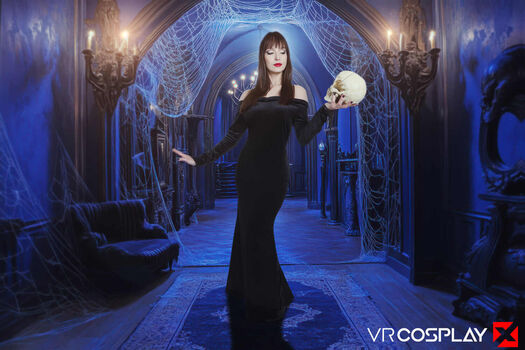 Morticia cosplay image