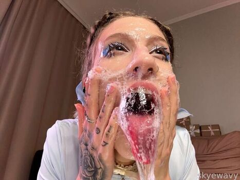 Mouthfetish girls image