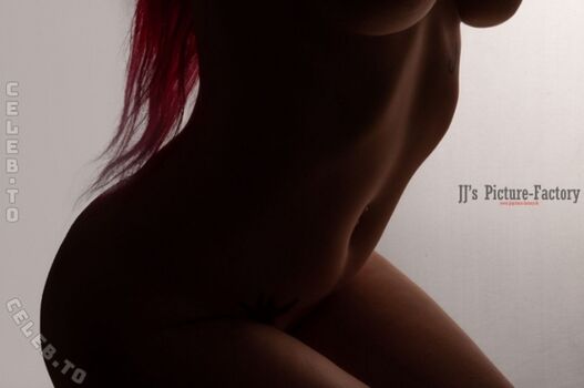 Mrs.Starlett_red_modelpage