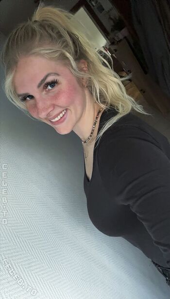 Mrssecret1999 image