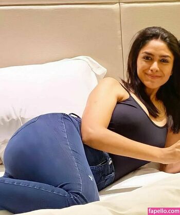 Mrunal thakur image