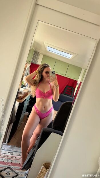 Mspeachysophie image