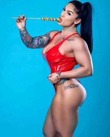 Muscle bombshell image