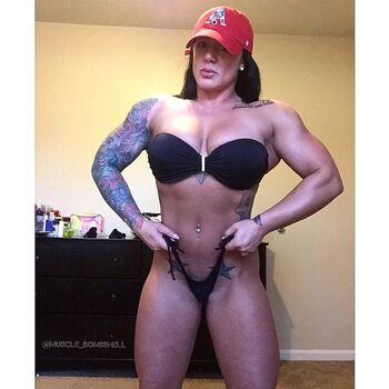Muscle bombshell image