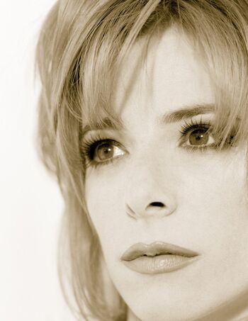 Mylene farmer image