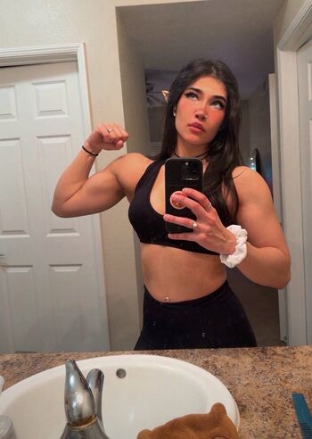 Naila iqbal 1 image