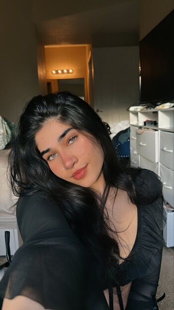 Naila iqbal 1 image