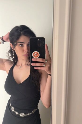 Naila iqbal 1 image