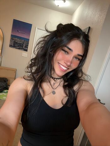 Naila Iqbal / alienalianz / NylaWHO / NylaWHO1