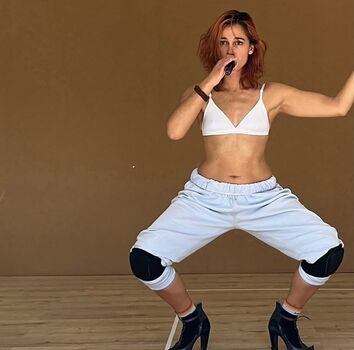Naomi scott image