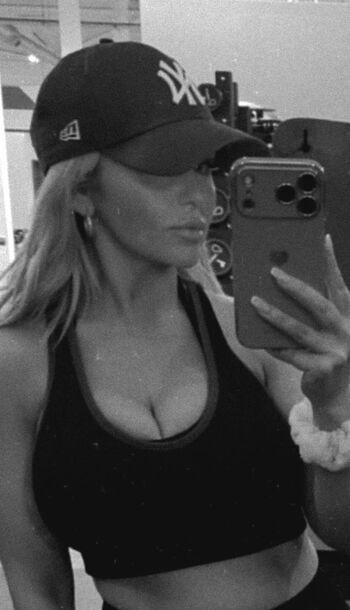 Natalie cooks image