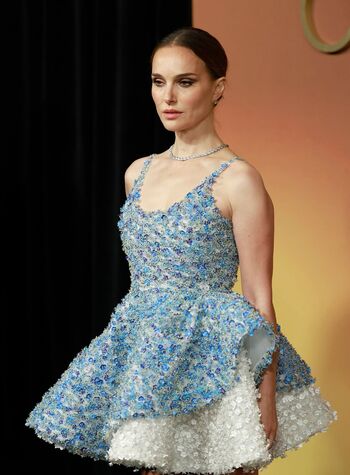 Natalie portman simp chat image