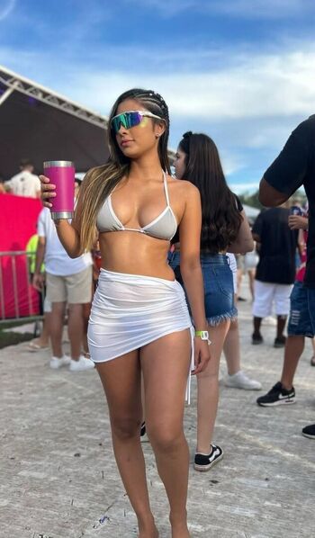 Nataly vitoria image