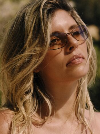 Natasha oakley image
