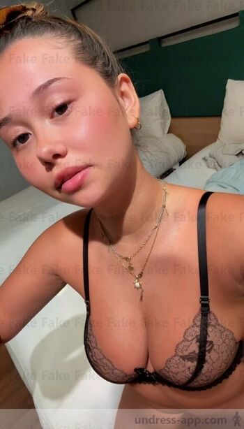 Nathalia costa image