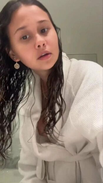 Nathalia costa image