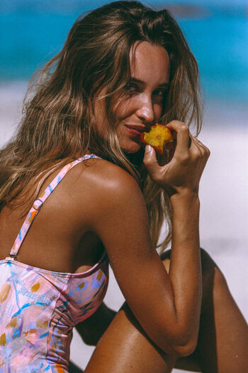 Nathalia silveira image