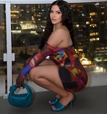 Nazanin kavari image