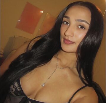 Nazanine bakhtiar image